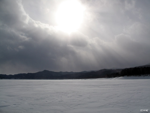 雪景色 北海道 結氷した糠平湖
